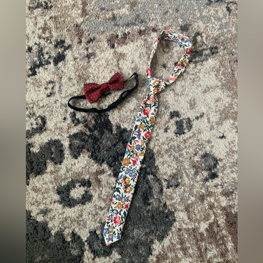 Neck tie and bow